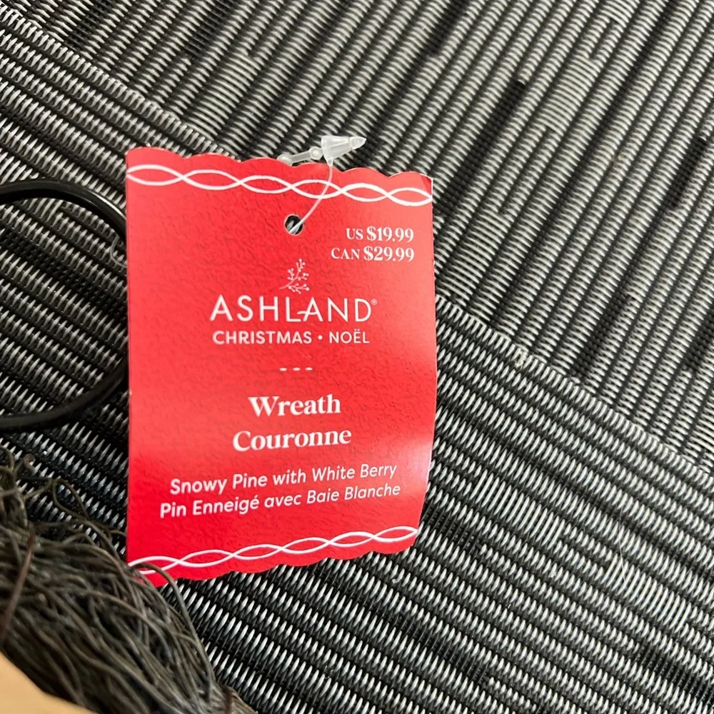 Ashland Snowy Pine 8in Wreath with White Berry